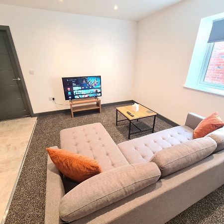 Homestay By Bic Oates 8 Dewsbury Eksteriør bilde