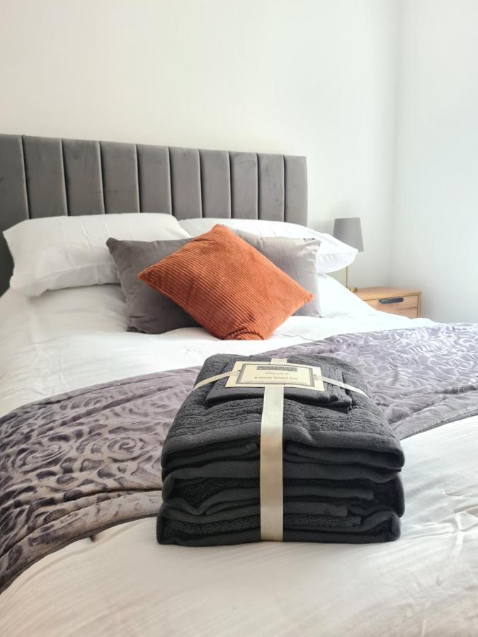 Homestay By Bic Oates 8 Dewsbury Eksteriør bilde